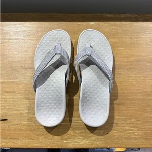 Vionic Orthotic Flip Flops Gray Women’s 9 Comfort Arch Support Sandals